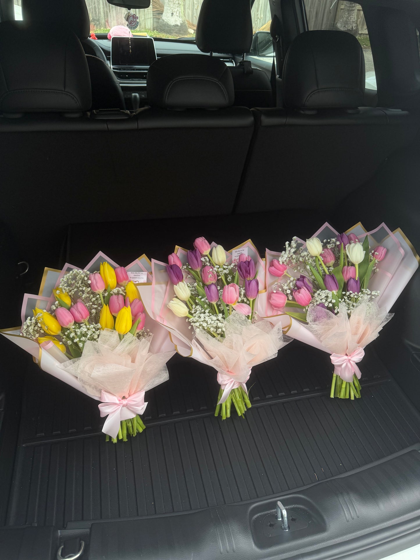 Elegant Tulip Bouquet – A Perfect Gift for Any Occasion