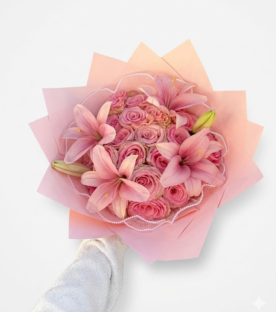 Pretty Roses and Lirios bouquet