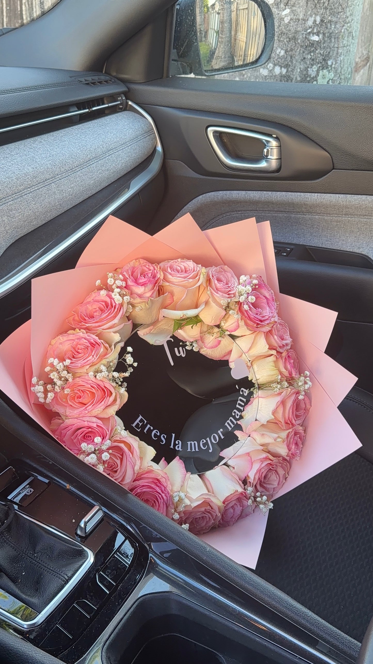 Mother’s Day Mirror Rose Bouquet – A Beautiful Gift for Mom
