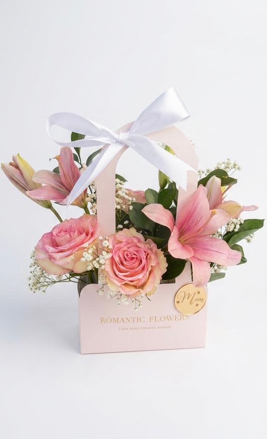 Elegant Lily Flower Box – A Beautiful Gift for Mom